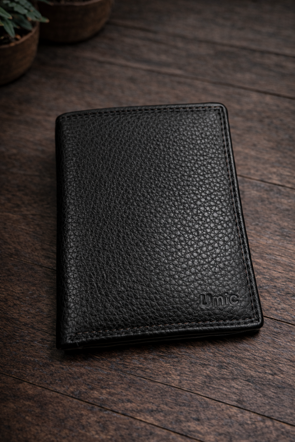 ארנק עור איכותי צבע שחור לגבר גודל 10 ס"מ על 8.5 ס"מ