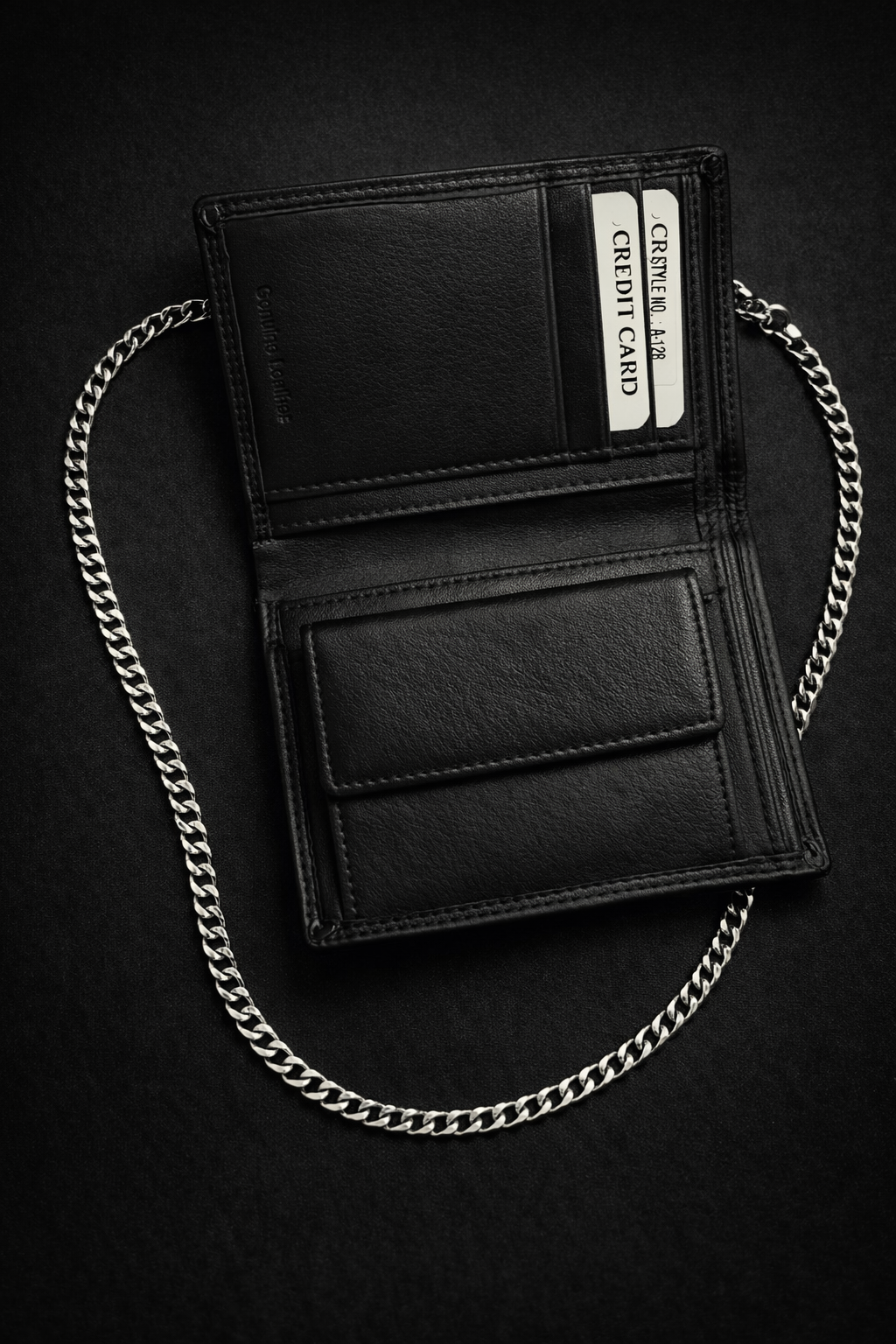 ארנק עור איכותי לגבר 11.5 על 9.5 ס"מ + שרשרת אל-חלד רוחב 5 מ"מ אורך 60 ס"מ