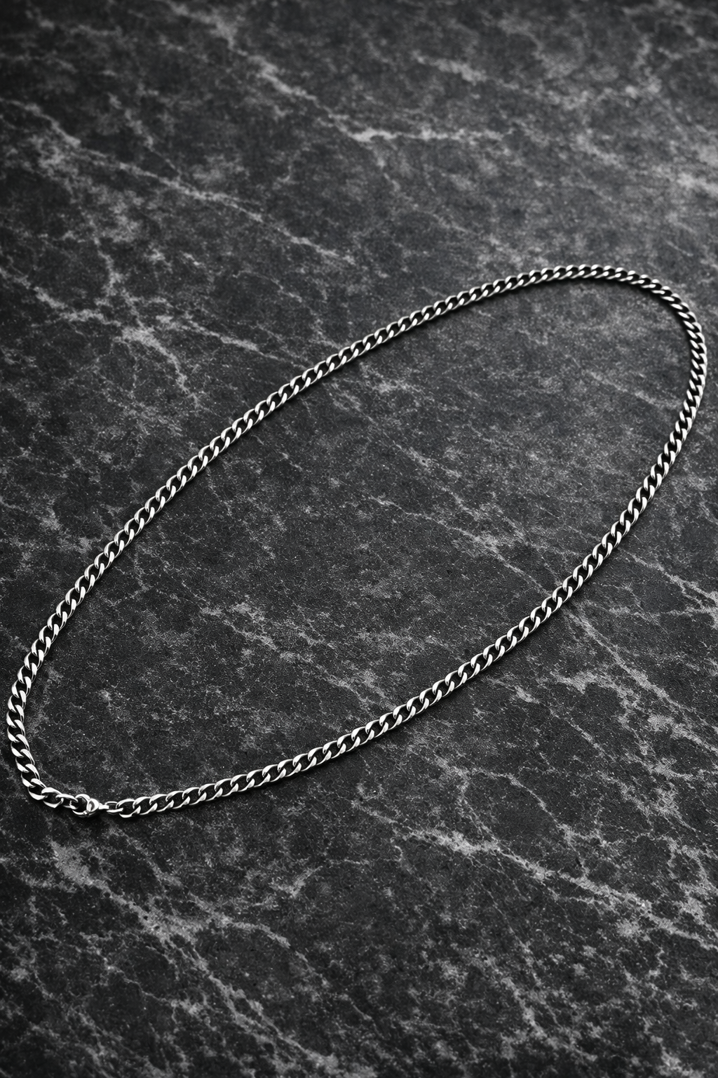 ארנק עור איכותי לגבר 10 על 8.5 ס"מ + שרשרת אל-חלד רוחב 5 מ"מ אורך 60 ס"מ