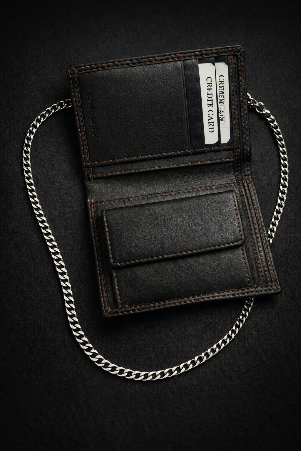 ארנק עור איכותי לגבר 11.5 על 9.5 ס"מ + שרשרת אל-חלד רוחב 5 מ"מ אורך 60 ס"מ